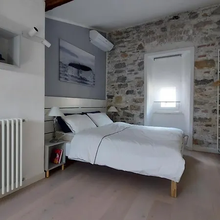 Whale Song - With Private Parking