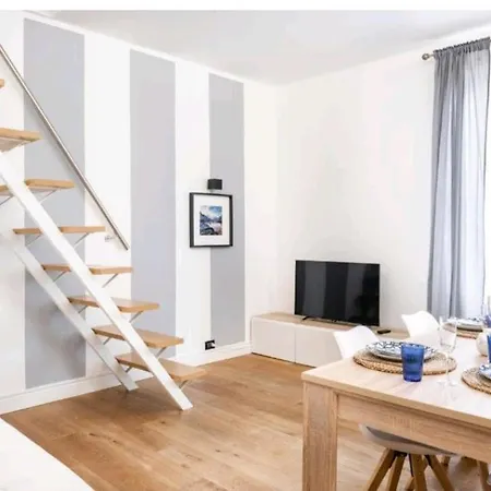 Whale Song - With Private Parking Apartman *