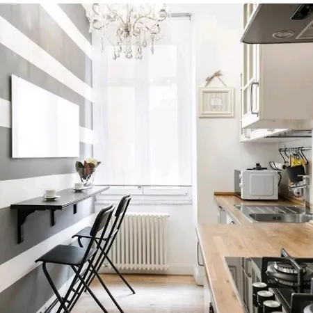 Whale Song - With Private Parking شقة